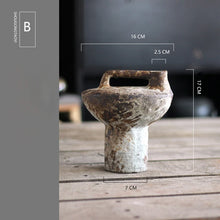 Load image into Gallery viewer, Ceramic Retro Vase