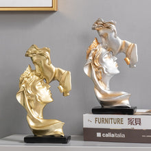 Load image into Gallery viewer, Love Moment Statue