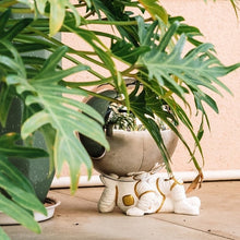 Load image into Gallery viewer, Big Planet Astronaut Sculpture