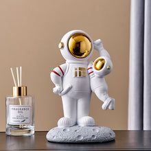 Load image into Gallery viewer, Astronaut Family Statues