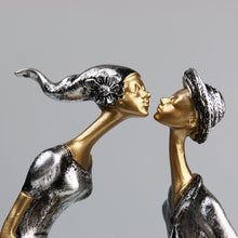 Load image into Gallery viewer, Romantic Kissing Figurine