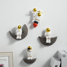 Load image into Gallery viewer, Astronaut On Moon