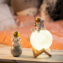Load image into Gallery viewer, Star Catcher Astronaut Humidifier