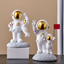 Load image into Gallery viewer, Astronaut Family Statues
