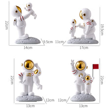 Load image into Gallery viewer, Astronaut Family Statues

