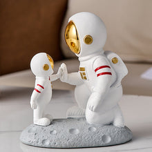 Load image into Gallery viewer, Astronaut Family Statues
