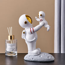 Load image into Gallery viewer, Astronaut Family Statues
