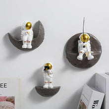 Load image into Gallery viewer, Astronaut On Moon

