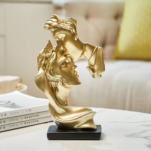 Load image into Gallery viewer, Love Moment Statue

