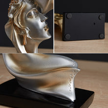 Load image into Gallery viewer, Love Moment Statue

