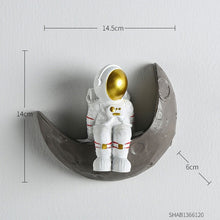 Load image into Gallery viewer, Astronaut On Moon
